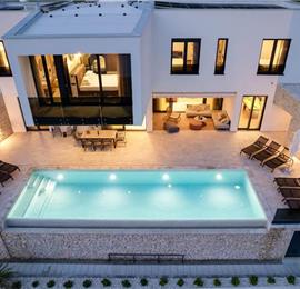 5-Bedroom Villa with heated infinity pool near Omis, Sleeps 10